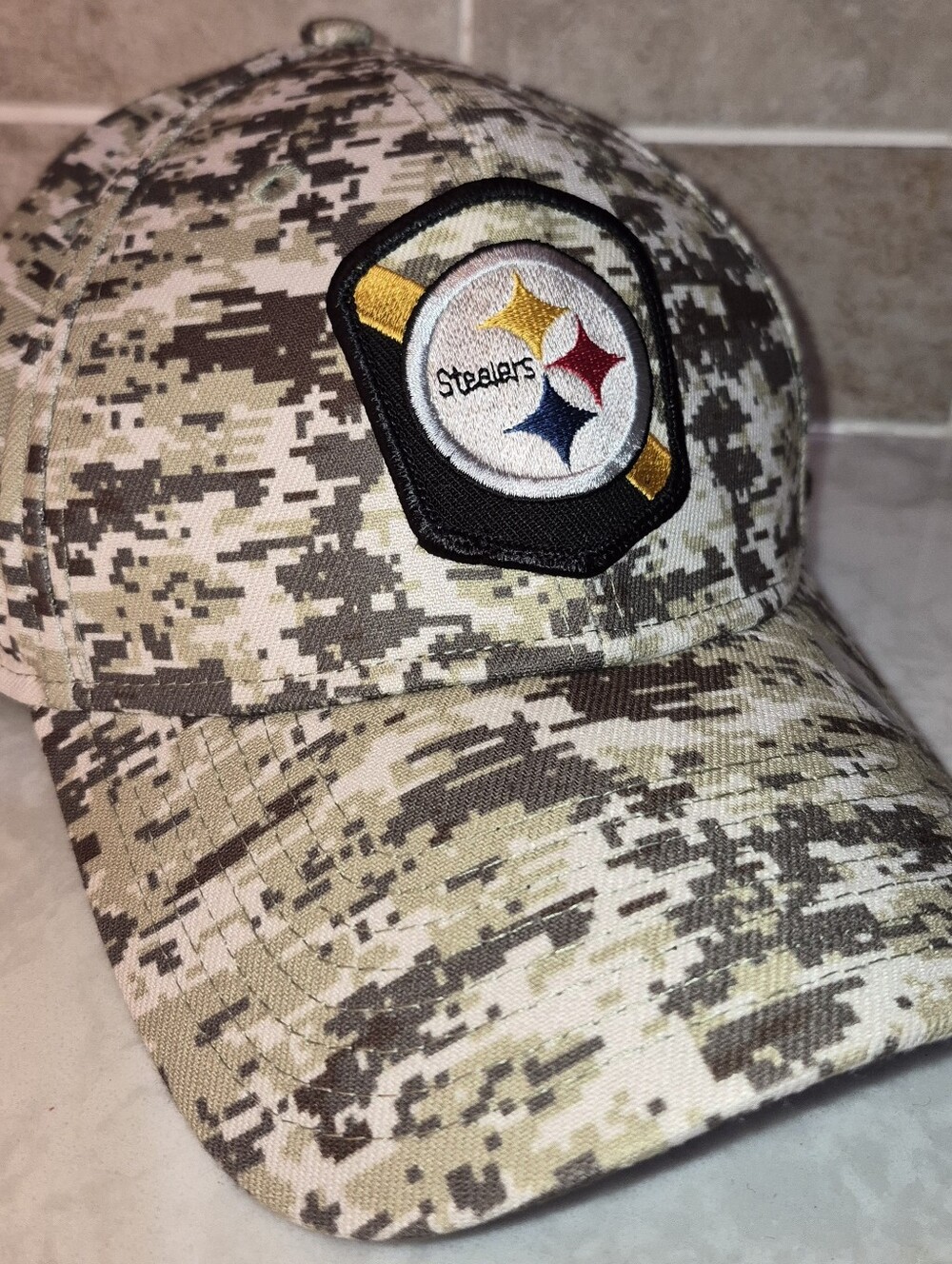 Men's New Era Pittsburgh Steelers 2023 Salute to Service 39THIRTY flex hat